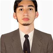 Profesor ofrece clases de ciencias naturales con enfoque pedagógico